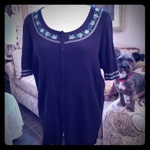 Black Short Sleeve Top w Flower Embroidery 2X